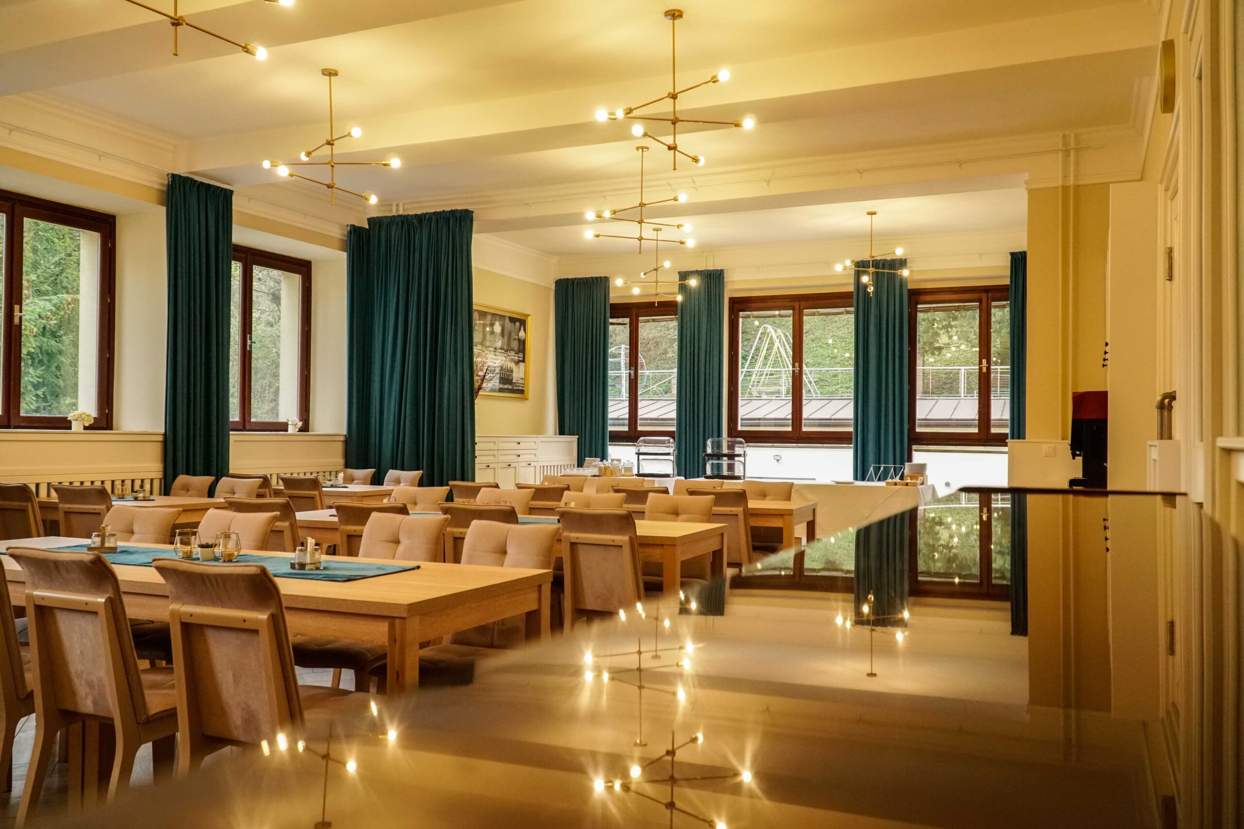 Roman Pecho stolarstvo nabytok na mieru do verejnych priestorov restauracia hotelovy nabytok puchov 53 (12)